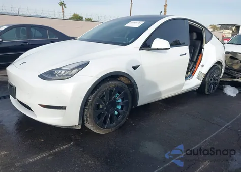 2022 Tesla Model Y Long Range Dual Motor All-Wheel Drive z USA, uszkodzony, nr VIN 7SAYGDEE6NF480132